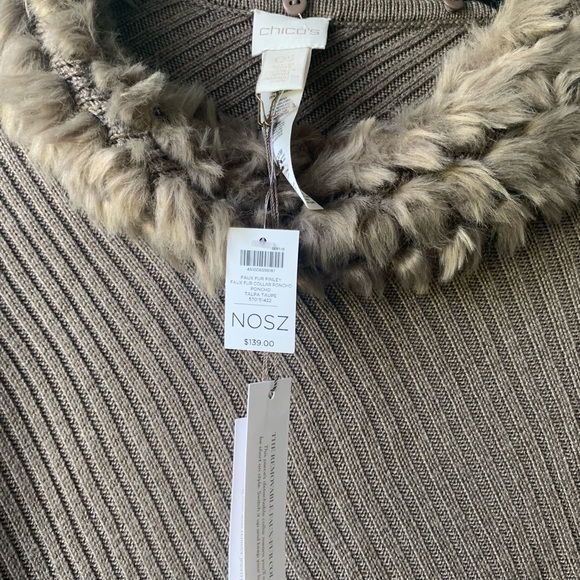 NWT Chico's Taupe Faux Fur Detachable Collar Frayed Poncho, Sz. O/S (One Size) - Picture 9 of 11